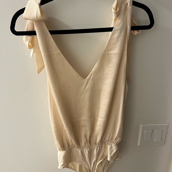 Lelis tie strap bodysuit - Picture 2 of 4